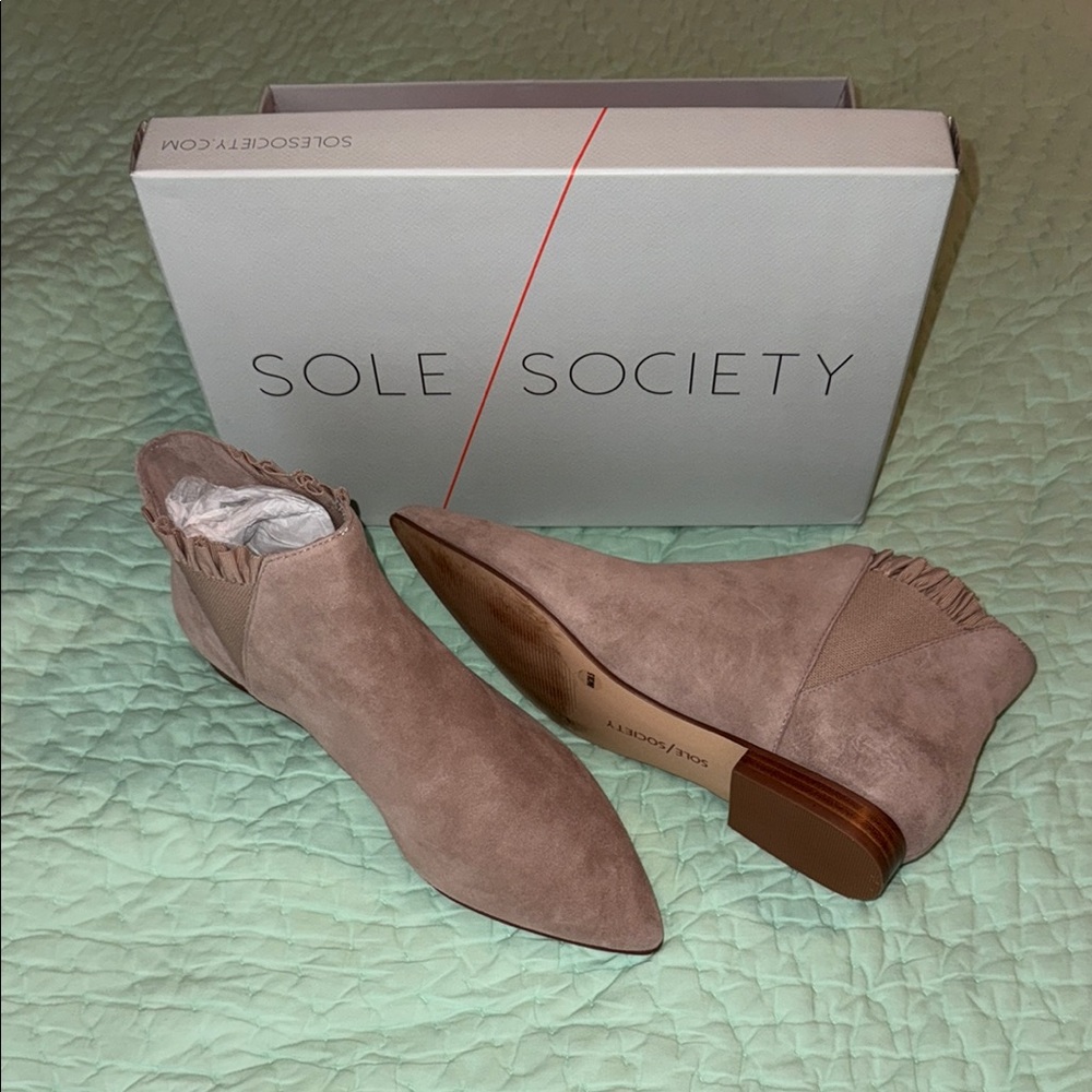 Sole Society Keesha Chelsea Book size 8 suede